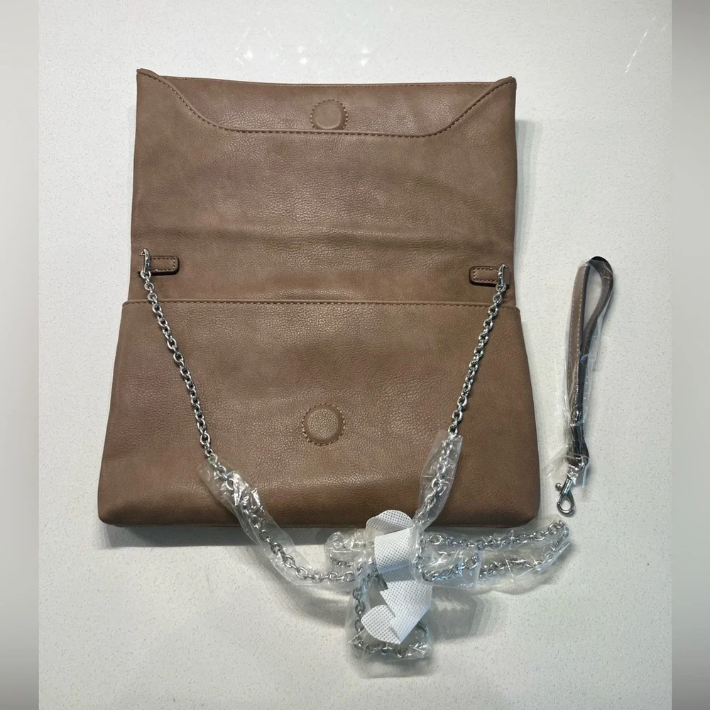 NWOT Kelly & Katie Faux Leather Chain Clutch/Wristlet - Picture 3 of 16